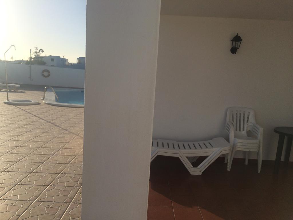 Alhambra Apartamentos Tías Szoba fotó