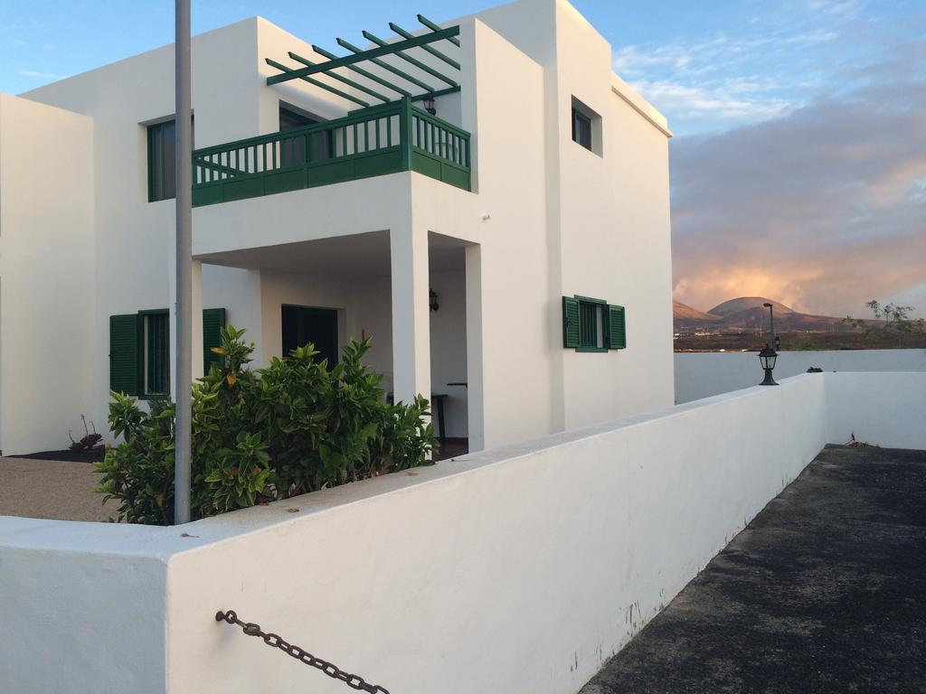 Alhambra Apartamentos Tías Szoba fotó
